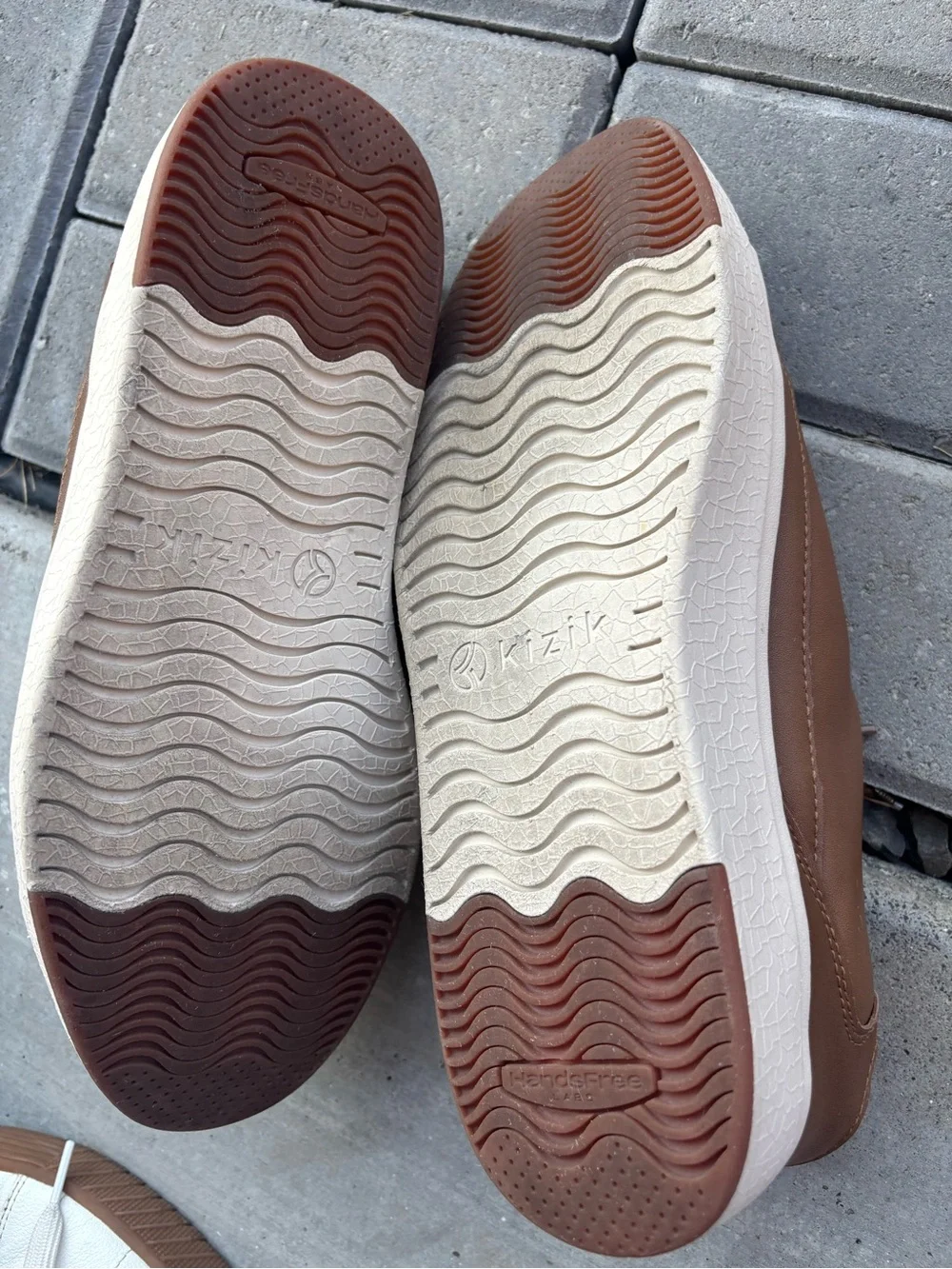 Kizik Vegas Chestnut Leather Sneakers Men's 9.5 Wide / Women's 11 Wide EE